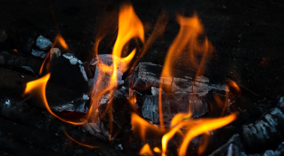 Wie löscht man einen Schornsteinbrand sicher?