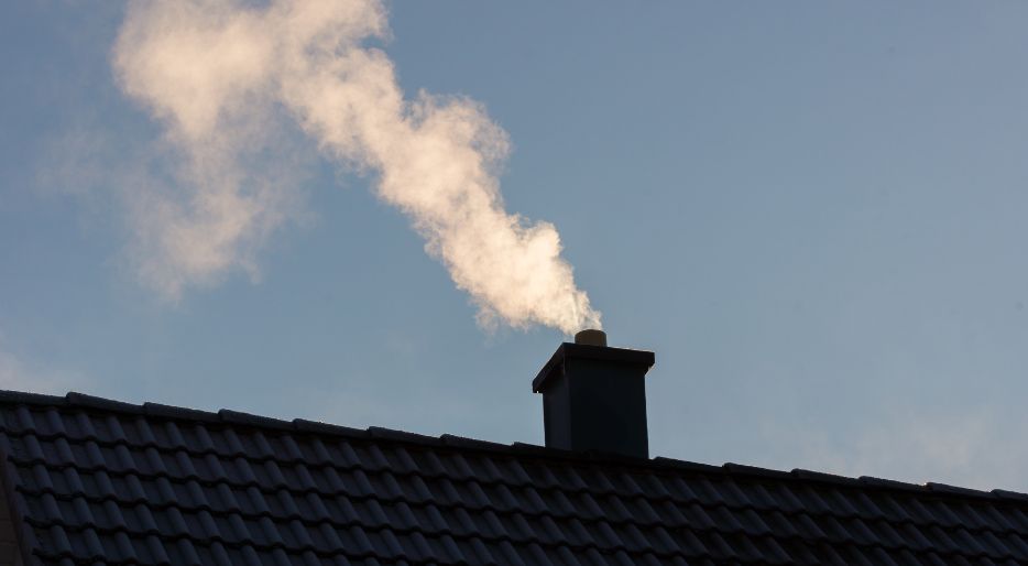 Kaminofen zieht nicht: Ursachen und Lösungen für guten Schornsteinzug
